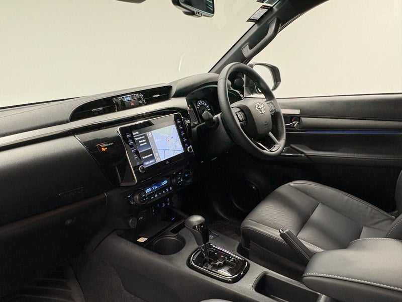 2025 Toyota Hilux SR5 Cruiser 2.8TD 4WD DC image 3