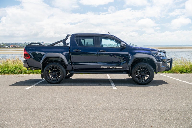 2025 Toyota Hilux SR5 CRUISER 2WD image 3
