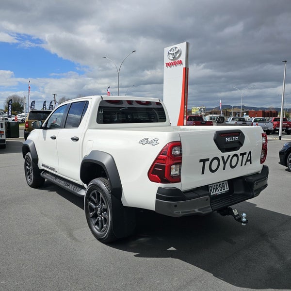 2025 Toyota Hilux SR5 Cruiser 4x4 - Balance of... image 3