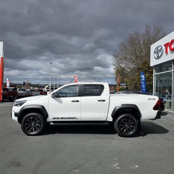 2025 Toyota Hilux SR5 Cruiser 4x4 - Balance of... image 4
