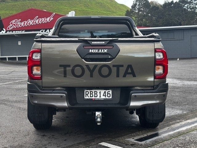 2025 Toyota Hilux SR5 CRUISER image 3