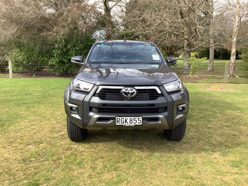 2025 Toyota Hilux SR5 Cruiser Double Cab 2.8DT image 3