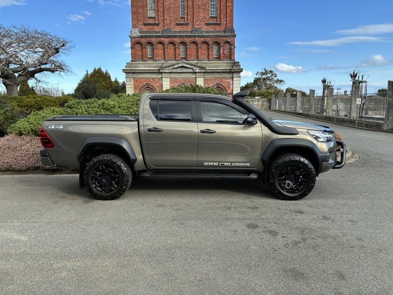 2025 Toyota Hilux SR5 Cruiser Hybrid 4WD image 2