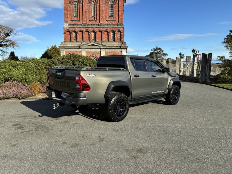 2025 Toyota Hilux SR5 Cruiser Hybrid 4WD image 3