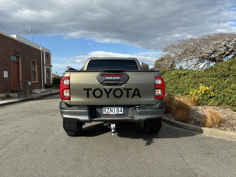 2025 Toyota Hilux SR5 Cruiser Hybrid 4WD image 4