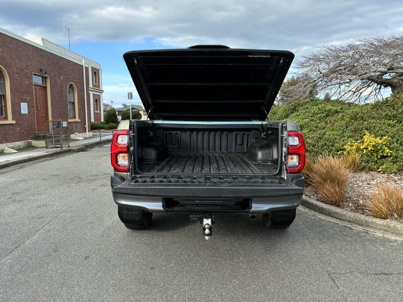 2025 Toyota Hilux SR5 Cruiser Hybrid 4WD image 5