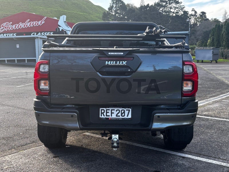 2025 Toyota Hilux SR5 Cruiser TURBO DIESEL 4WD image 3