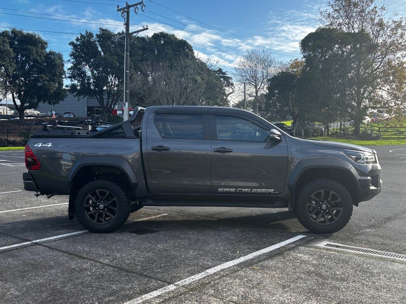 2025 Toyota Hilux SR5 Cruiser TURBO DIESEL 4WD image 4