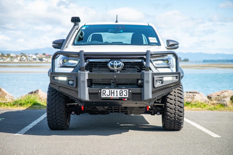 2025 Toyota Hilux SR5 Cruiser with Accessories image 2