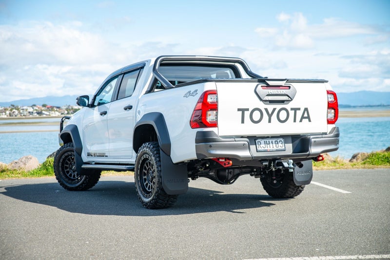 2025 Toyota Hilux SR5 Cruiser with Accessories image 4
