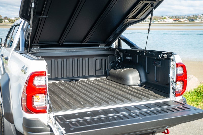 2025 Toyota Hilux SR5 Cruiser with Accessories image 5