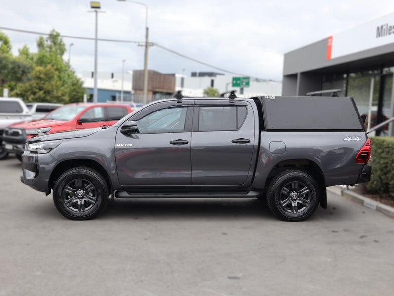 2025 Toyota Hilux SR5 DIESEL 4WD/4X4, Canopy, D... image 4