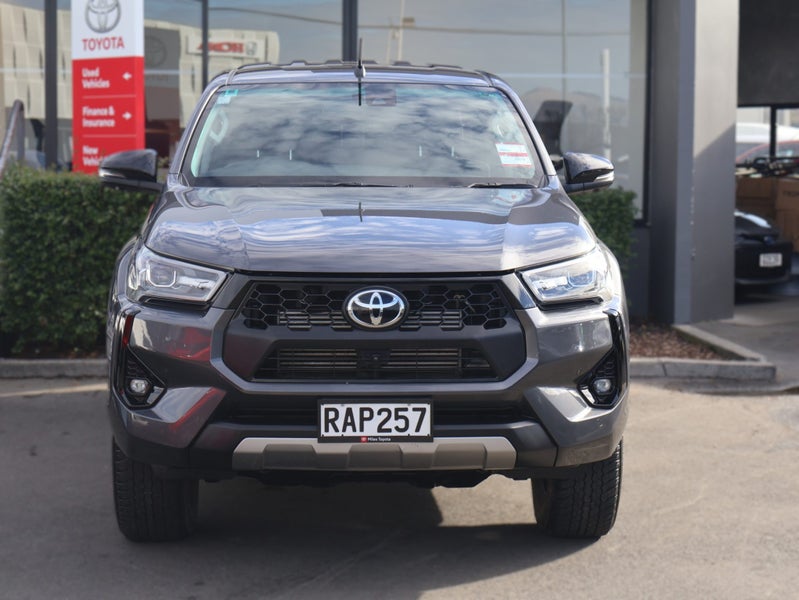 2025 Toyota Hilux SR5 HYBRID 4WD/4X4, Push Start image 2