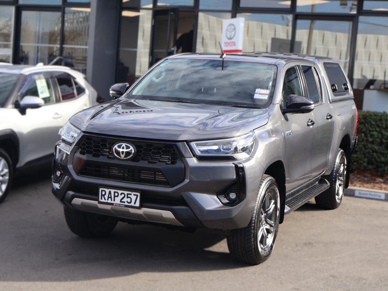 2025 Toyota Hilux SR5 HYBRID 4WD/4X4, Push Start image 3