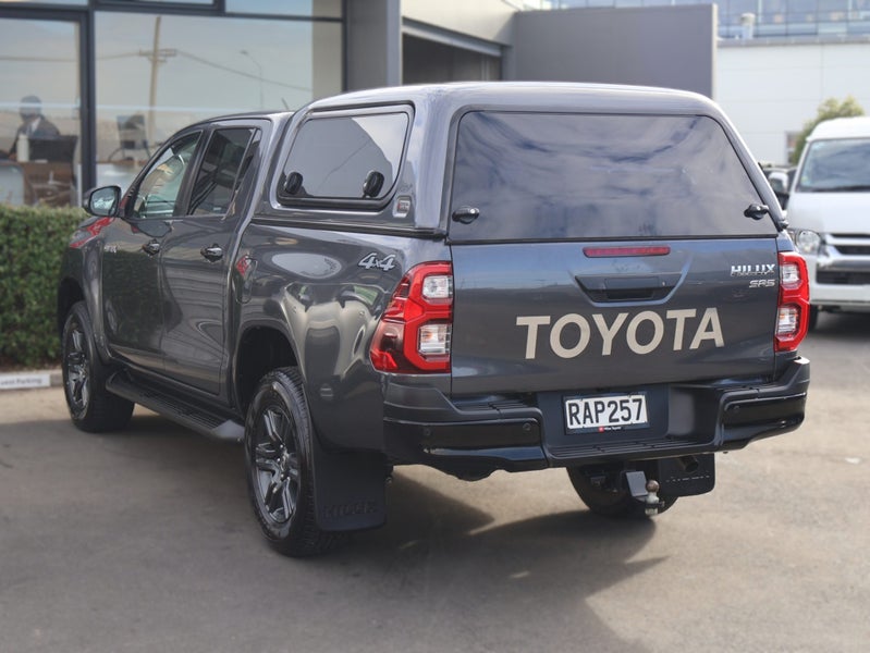 2025 Toyota Hilux SR5 HYBRID 4WD/4X4, Push Start image 5