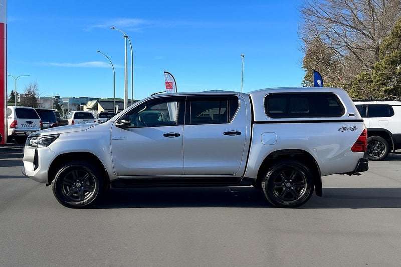 2025 Toyota Hilux SR5 Hybrid 4WD Auto image 4