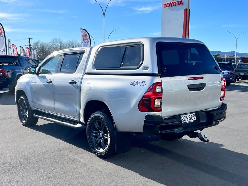 2025 Toyota Hilux SR5 Hybrid 4WD Auto image 5