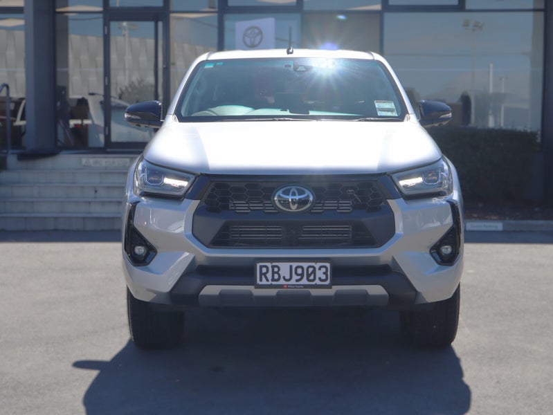 2025 Toyota Hilux SR5 HYBRID, Push Start image 2