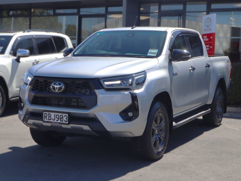 2025 Toyota Hilux SR5 HYBRID, Push Start image 3