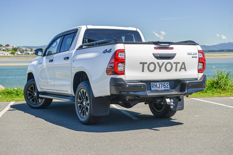 2025 Toyota Hilux SR5 Hybrid Ready to go image 5