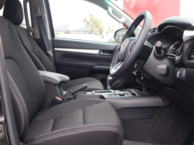 2025 Toyota Hilux Sr5 Td Dc 2.8Dmht image 5