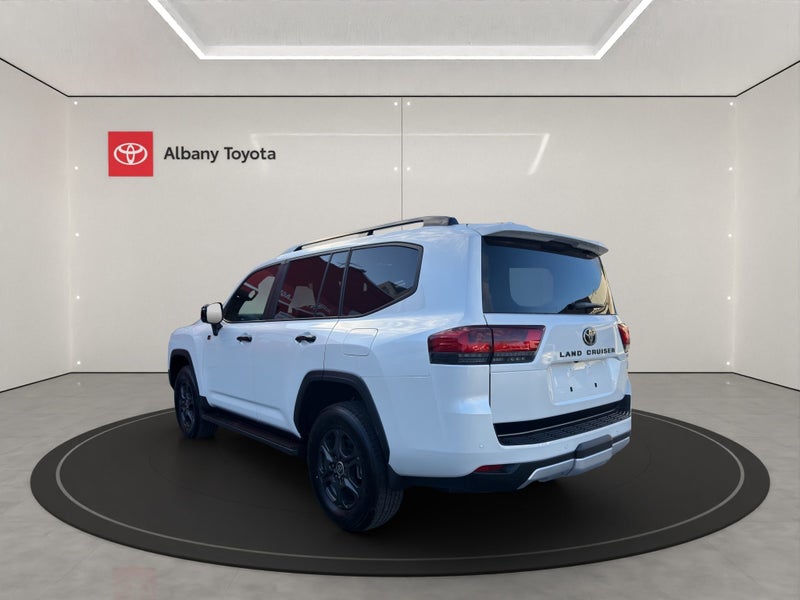 2025 Toyota Land Cruiser 300 GR Sport image 5