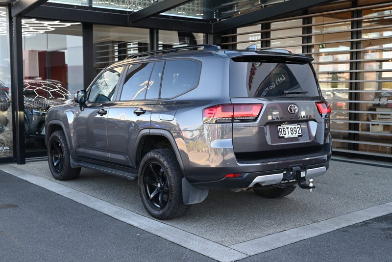2025 Toyota Land Cruiser 300 GR Sport 3.3 Turbo... image 2