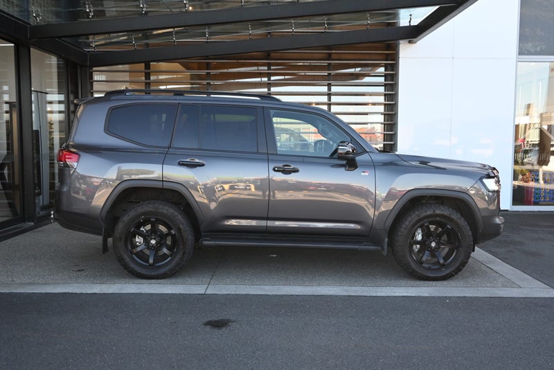 2025 Toyota Land Cruiser 300 GR Sport 3.3 Turbo... image 5