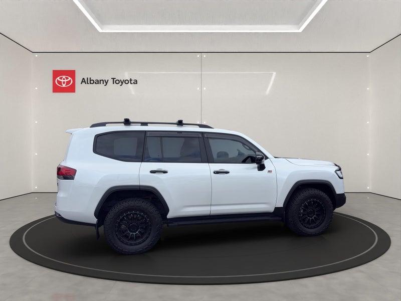 2025 Toyota Land Cruiser 300 GR Sport 3.3DT 10A... image 2