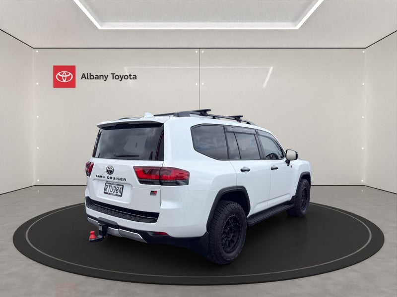2025 Toyota Land Cruiser 300 GR Sport 3.3DT 10A... image 3