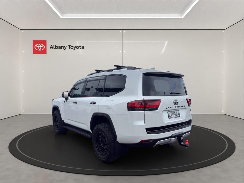 2025 Toyota Land Cruiser 300 GR Sport 3.3DT 10A... image 5