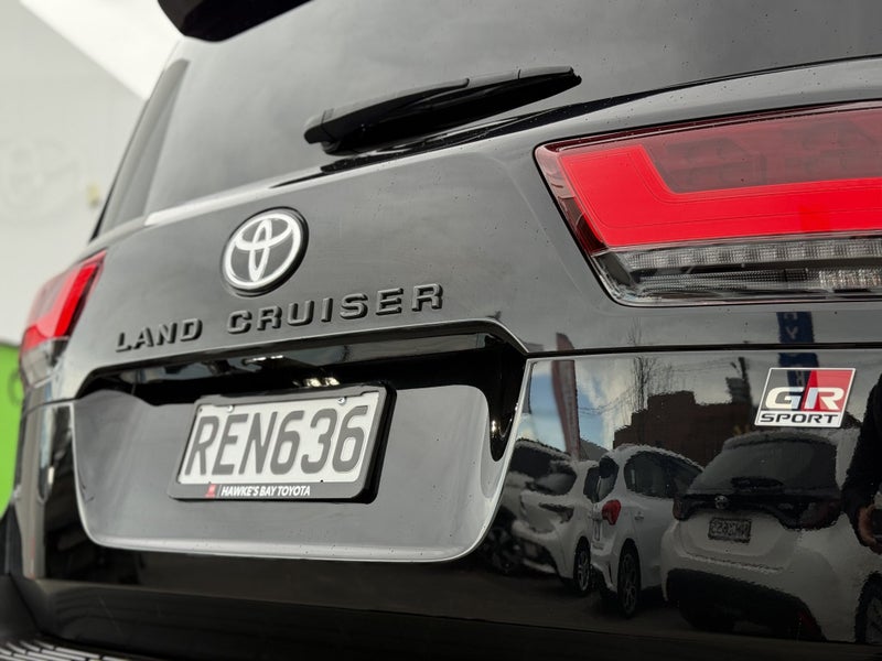 2025 Toyota Land Cruiser 300 GR Sport 3.3DT 10A... image 4