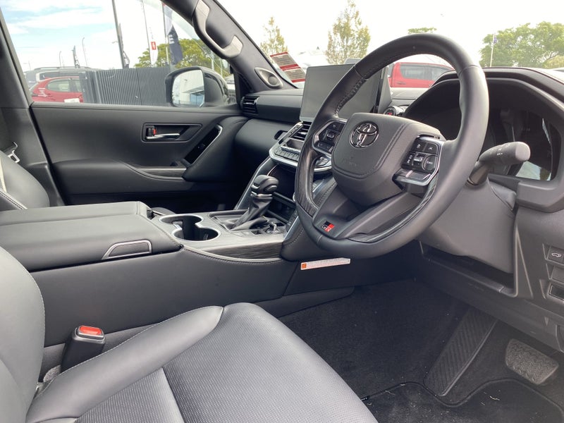 2025 Toyota Land Cruiser 300 GR Sport 3.3DT 10A... image 5