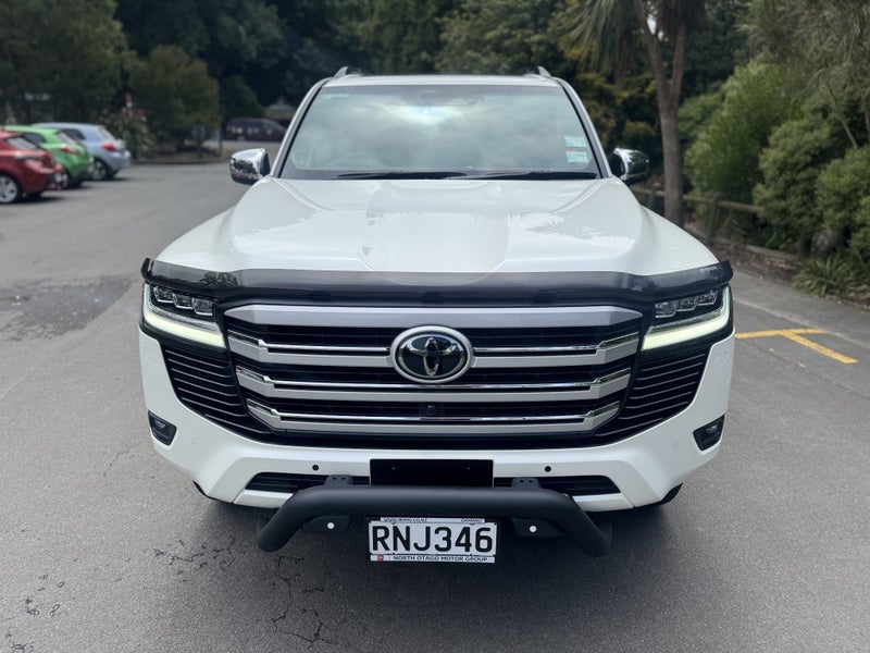2025 Toyota Land Cruiser 300 Limited image 2