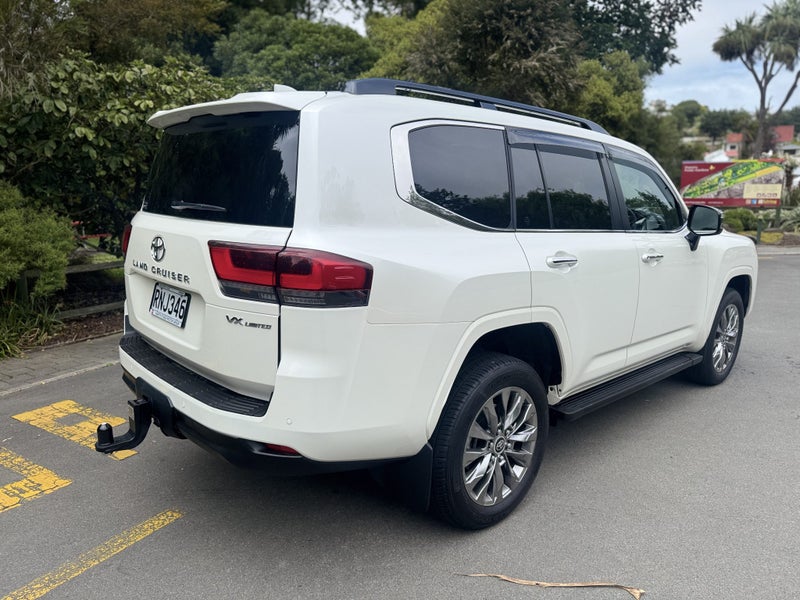 2025 Toyota Land Cruiser 300 Limited image 5