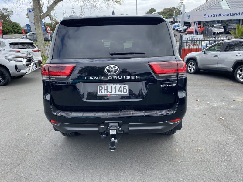 2025 Toyota Land Cruiser 300 VX Limited image 3