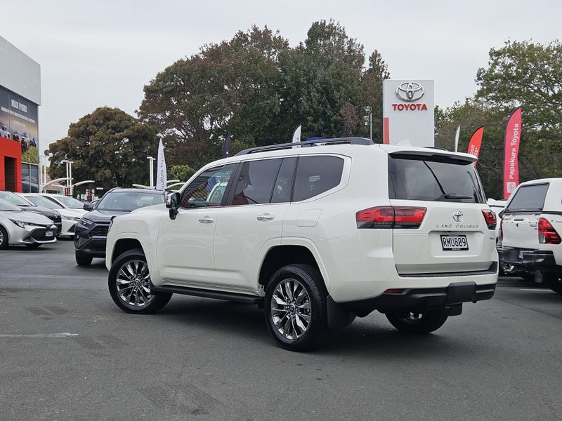 2025 Toyota Land Cruiser 300 VX Limited 3.3DT 4WD image 3