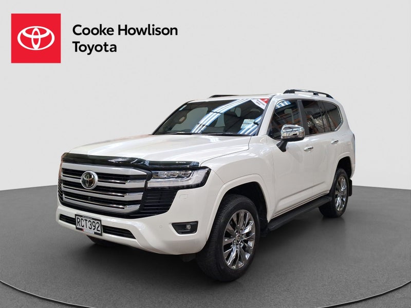 2025 Toyota Land Cruiser 300 VX Limited image 3
