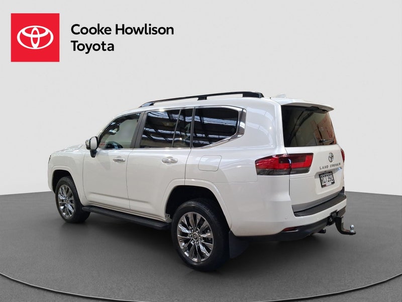 2025 Toyota Land Cruiser 300 VX Limited image 4