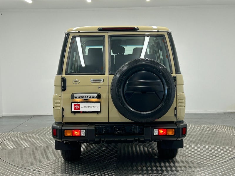 2025 Toyota Land Cruiser 70 2.8D 4WD image 4