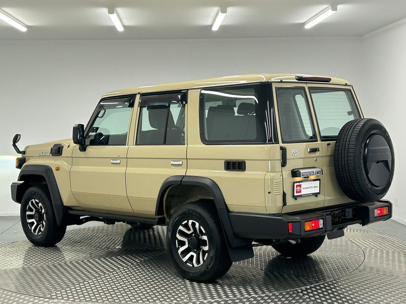 2025 Toyota Land Cruiser 70 2.8D 4WD image 5