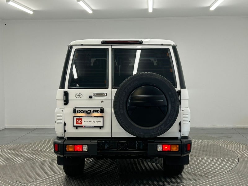 2025 Toyota Land Cruiser 70 2.8D 4WD image 4