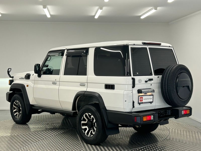 2025 Toyota Land Cruiser 70 2.8D 4WD image 5