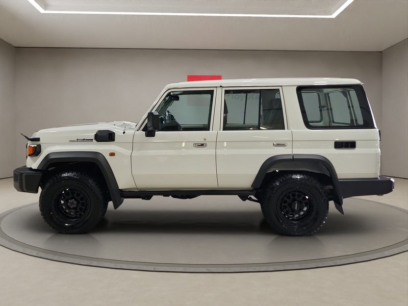 2025 Toyota Land Cruiser 70 2.8L Diesel Trubo 4... image 4