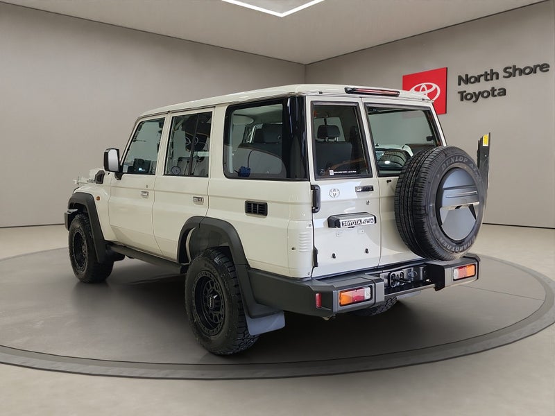 2025 Toyota Land Cruiser 70 2.8L Diesel Trubo 4... image 5