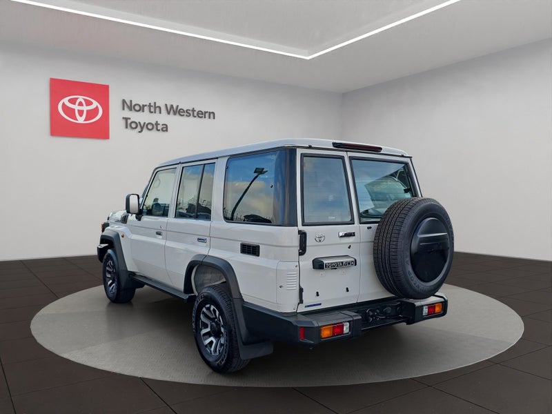 2025 Toyota Land Cruiser 70 2.8L Diesel Turbo 4... image 5