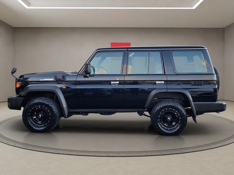2025 Toyota Land Cruiser 70 2.8L Diesel Turbo 4WD image 4