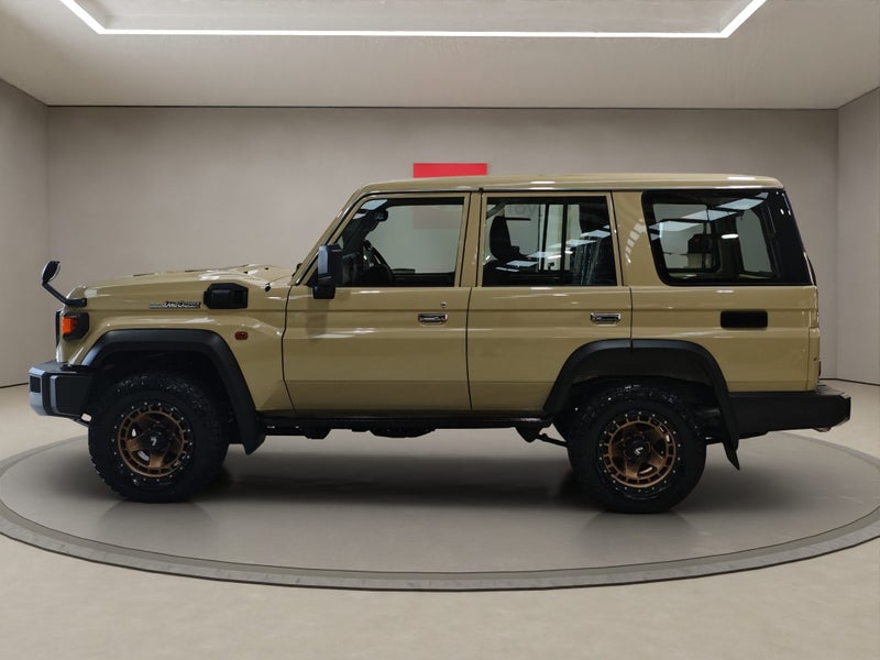 2025 Toyota Land Cruiser 70 2.8L Diesel Turbo 4WD image 4