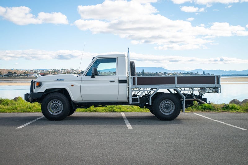 2025 Toyota Land Cruiser 70 4.5 V8 Manual Ready... image 3