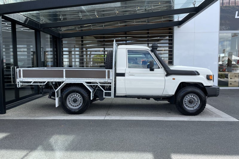 2025 Toyota Land Cruiser 70 LT 2.8 Turbo Diesel... image 5